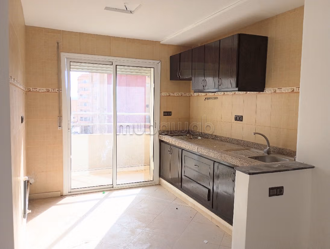 Splendido appartamento in affitto a Centre ville. 3 locali spaziosi. Ascensore e terrazzo