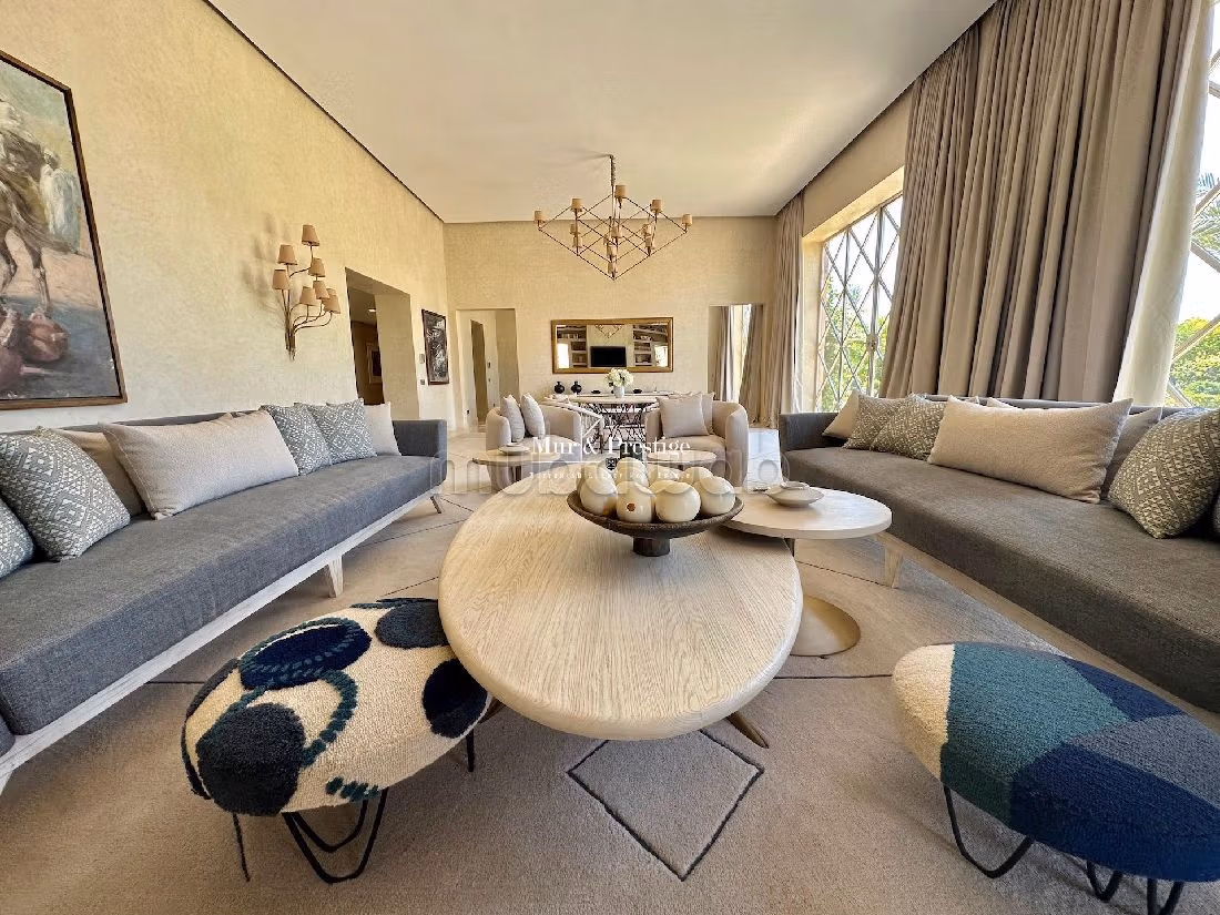 Magnifica villa in vendita. 5 locali. Con camino e piscina. 