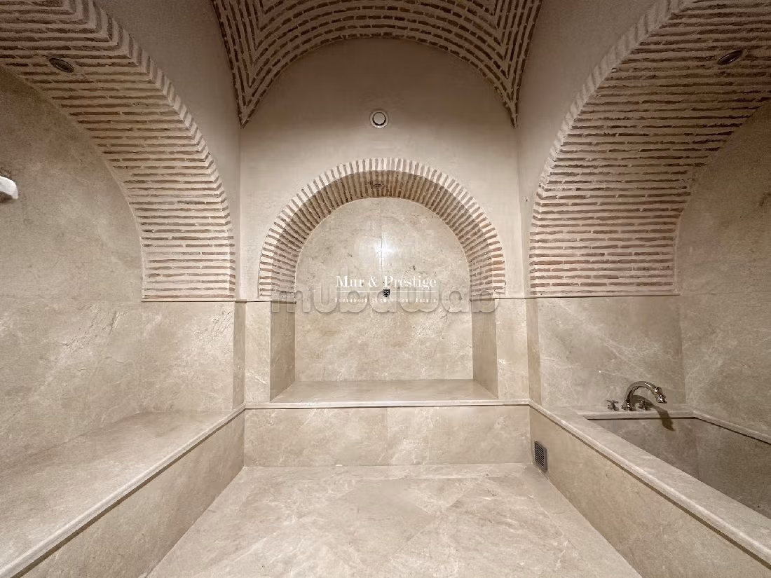 Magnifica villa in vendita. 5 locali. Con camino e piscina. 