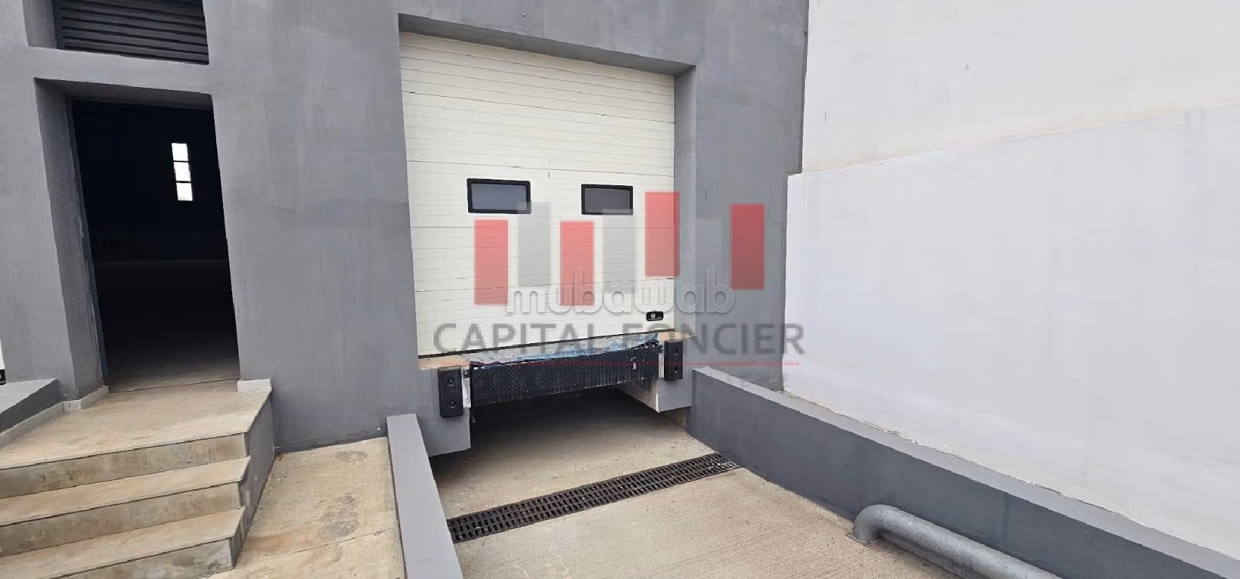 Offices & shops to rent in Zone Industrielle. Total area 1875 m²