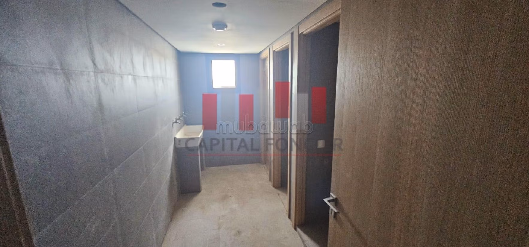 Offices & shops to rent in Zone Industrielle. Total area 1875 m²