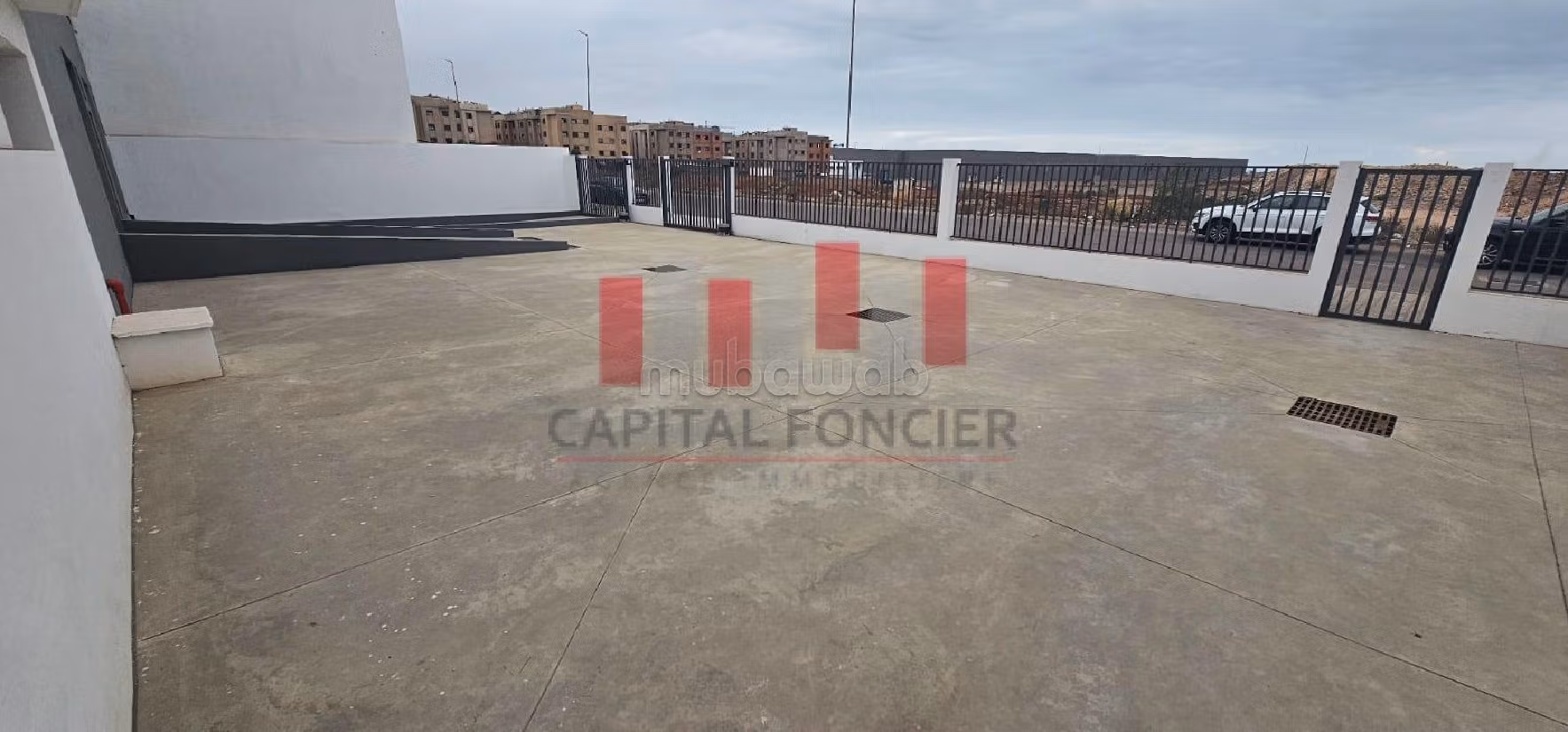 Offices & shops to rent in Zone Industrielle. Total area 1875 m²