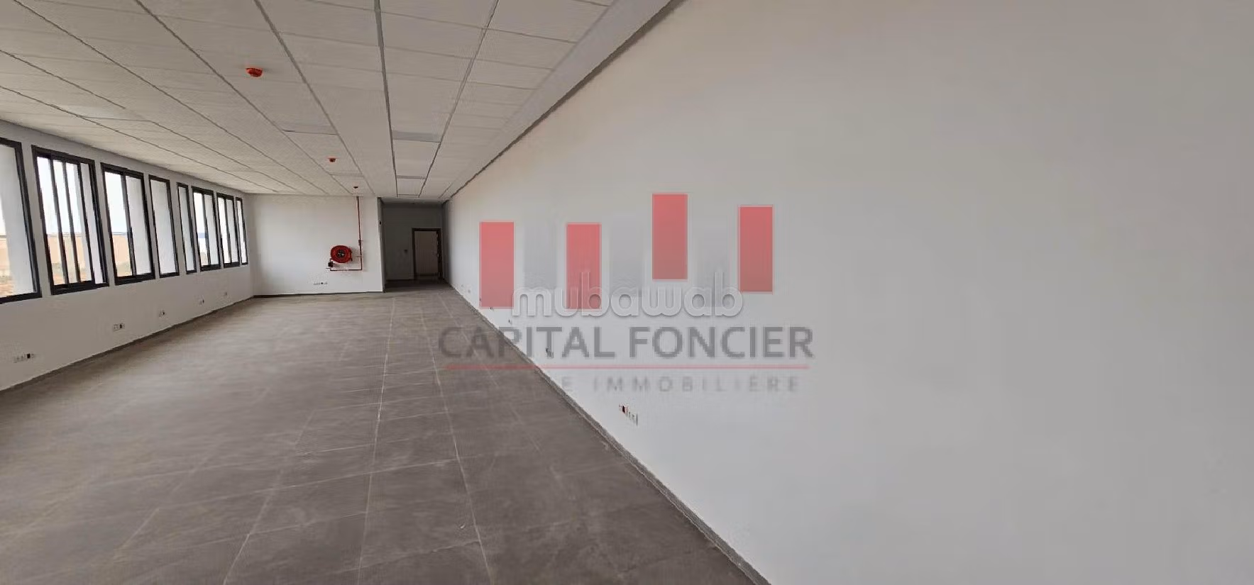 Offices & shops to rent in Zone Industrielle. Total area 1875 m²