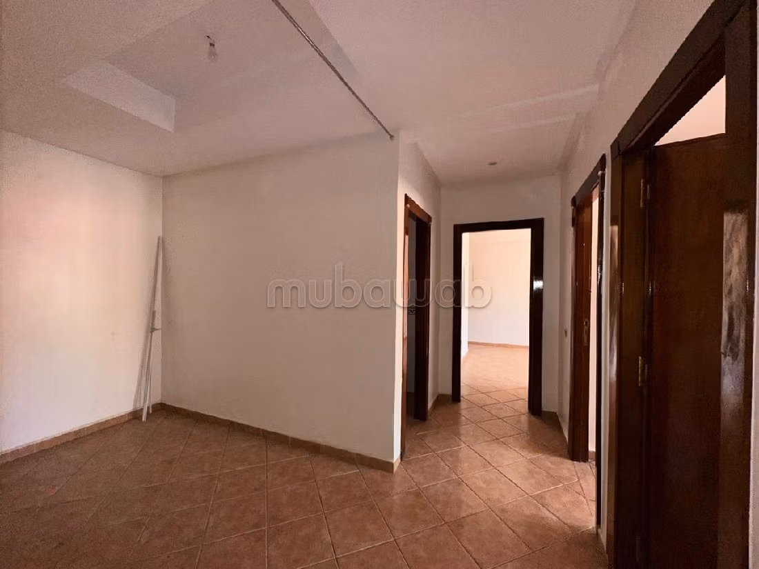 Apartment for sale in Guéliz. Large area 110 m². Fireplace and caretaker service. 