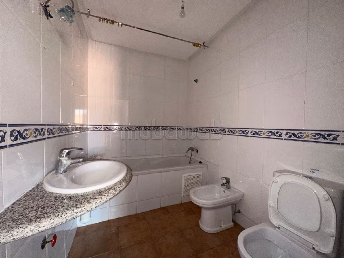 Apartment for sale in Guéliz. Large area 110 m². Fireplace and caretaker service. 