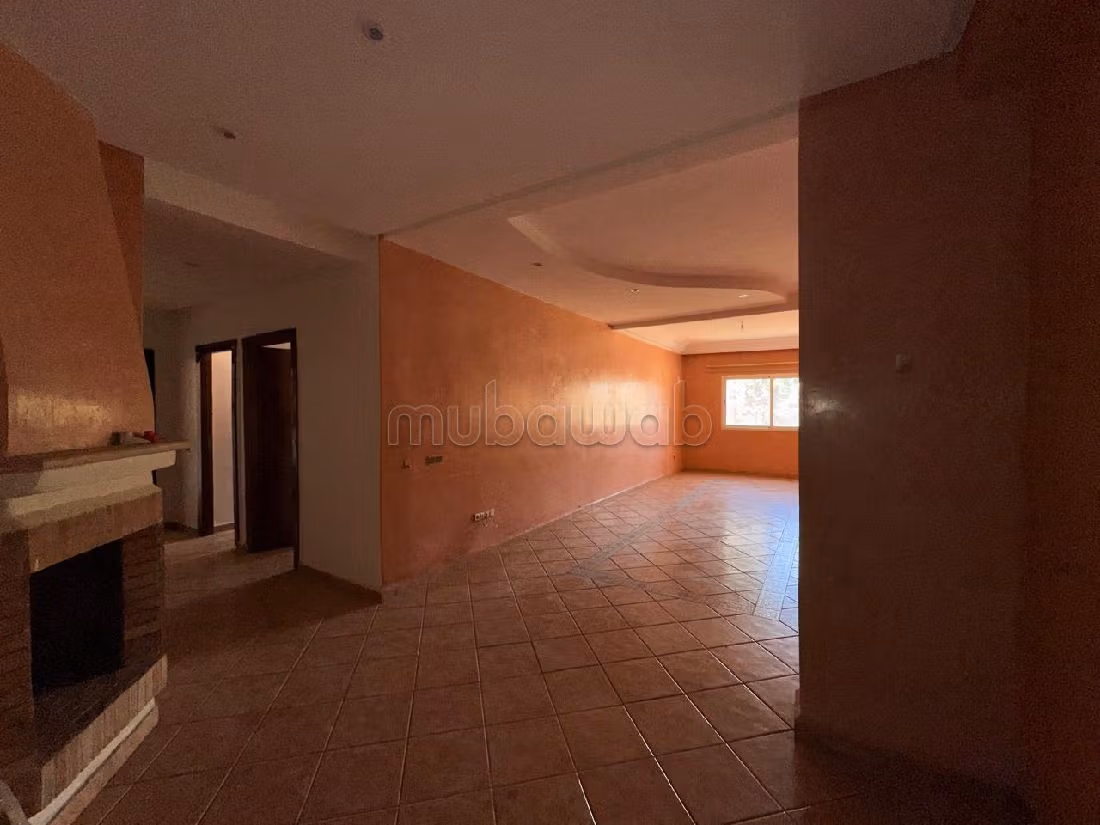 Apartment for sale in Guéliz. Large area 110 m². Fireplace and caretaker service. 