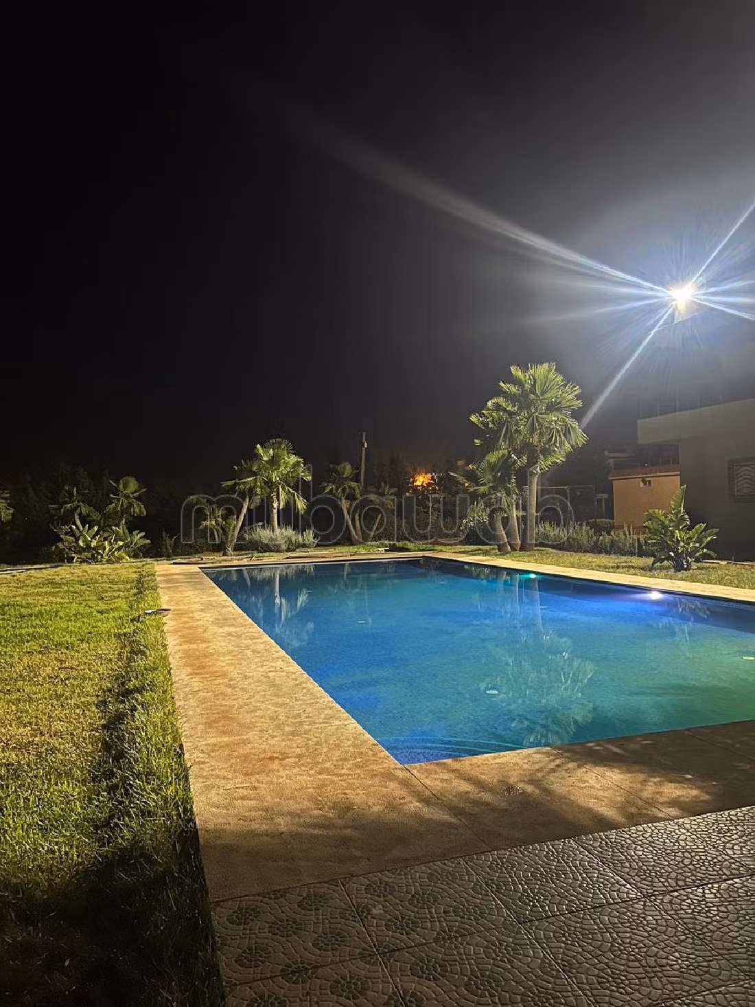 مزرعة للبيع ب المدخل الجنوبي. المساحة الإجمالية 10000 م². إقامة مراقبة 24/24