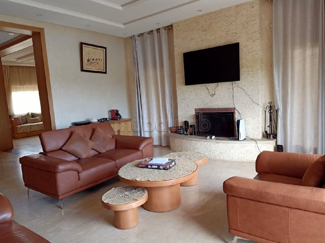 مزرعة للبيع ب المدخل الجنوبي. المساحة الإجمالية 10000 م². إقامة مراقبة 24/24