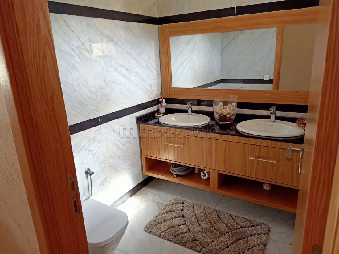 مزرعة للبيع ب المدخل الجنوبي. المساحة الإجمالية 10000 م². إقامة مراقبة 24/24