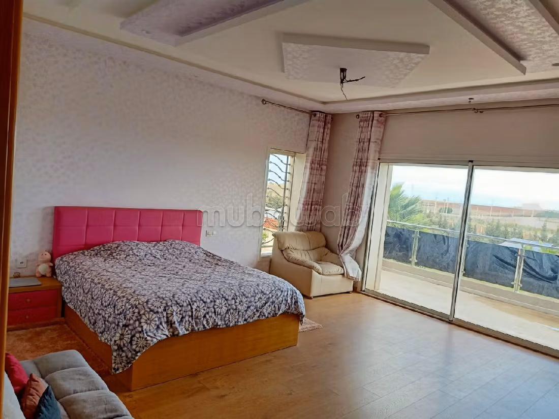 مزرعة للبيع ب المدخل الجنوبي. المساحة الإجمالية 10000 م². إقامة مراقبة 24/24