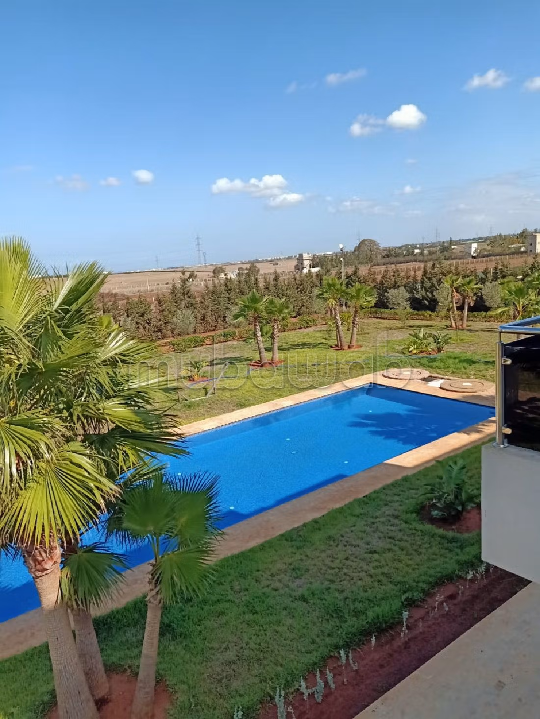 مزرعة للبيع ب المدخل الجنوبي. المساحة الإجمالية 10000 م². إقامة مراقبة 24/24