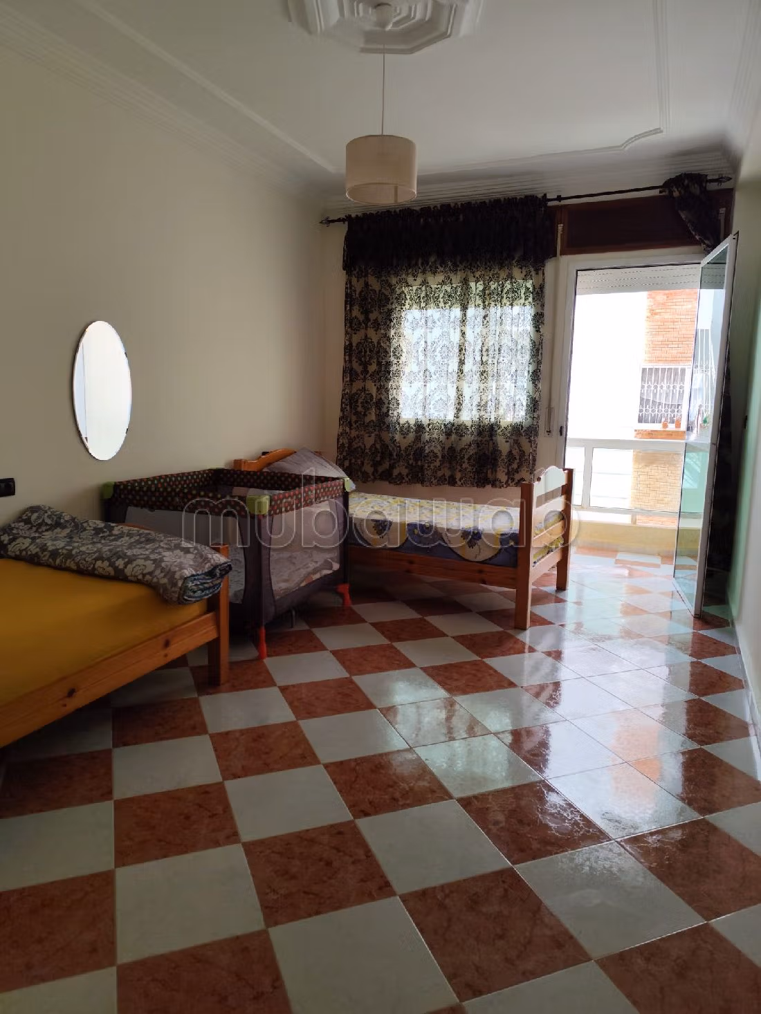 Find an apartment to buy in Wilaya. 7 large rooms. Secured door. 