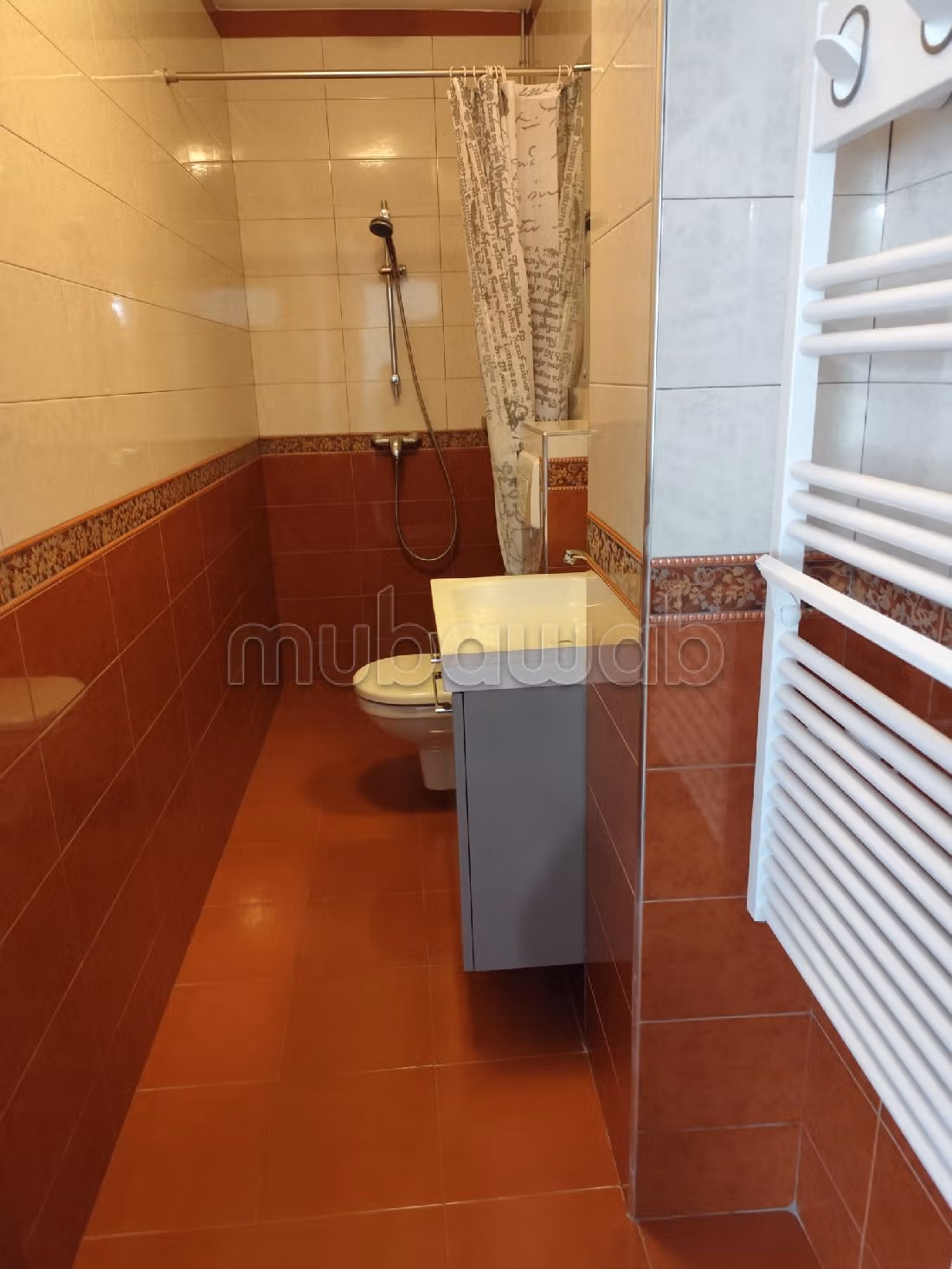 Find an apartment to buy in Wilaya. 7 large rooms. Secured door. 