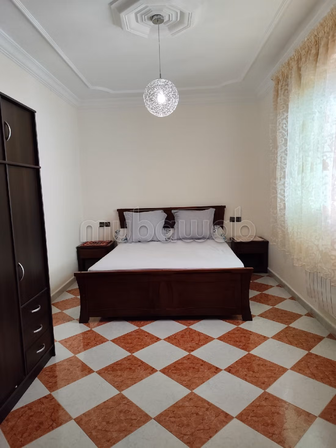 Find an apartment to buy in Wilaya. 7 large rooms. Secured door. 