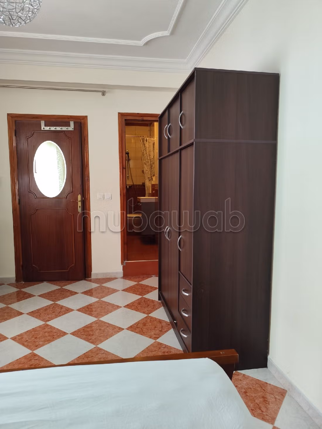 Find an apartment to buy in Wilaya. 7 large rooms. Secured door. 