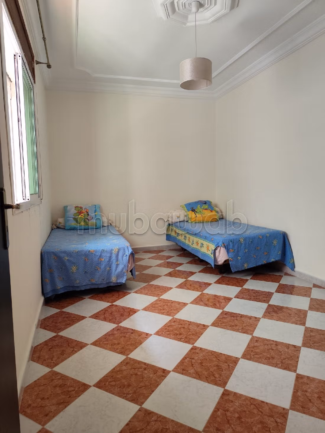 Find an apartment to buy in Wilaya. 7 large rooms. Secured door. 