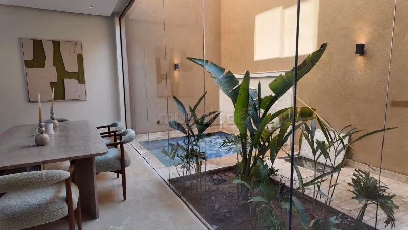 Villa's en luxe woningen kopen in Route de l'Ourika. Totale oppervlakte 173 m². Terras en garage