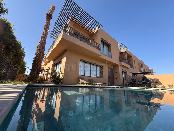Esplendida villa en venta en Route de l'Ourika. Dimensión 330 m². Chimenea y aire condicionado