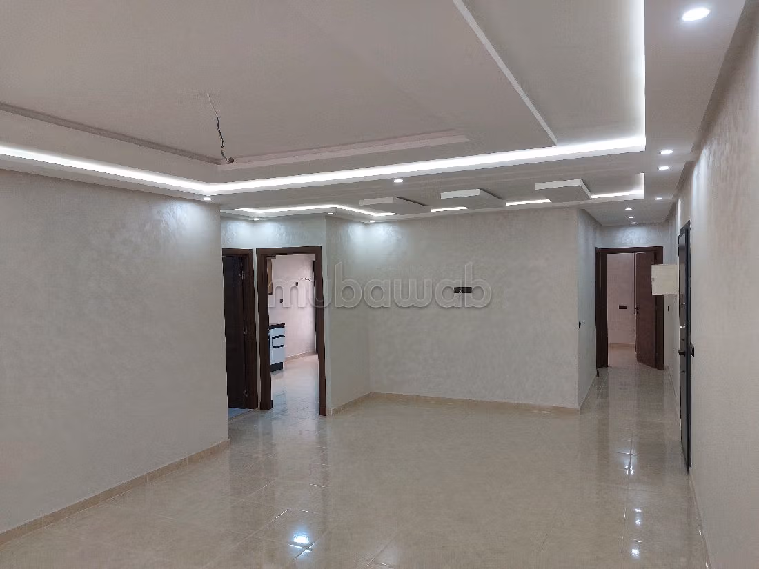 Vendita di uno splendido appartamento a Assanaouber. 2 belle camere da letto. Salotto marocchino e antenna parabolica