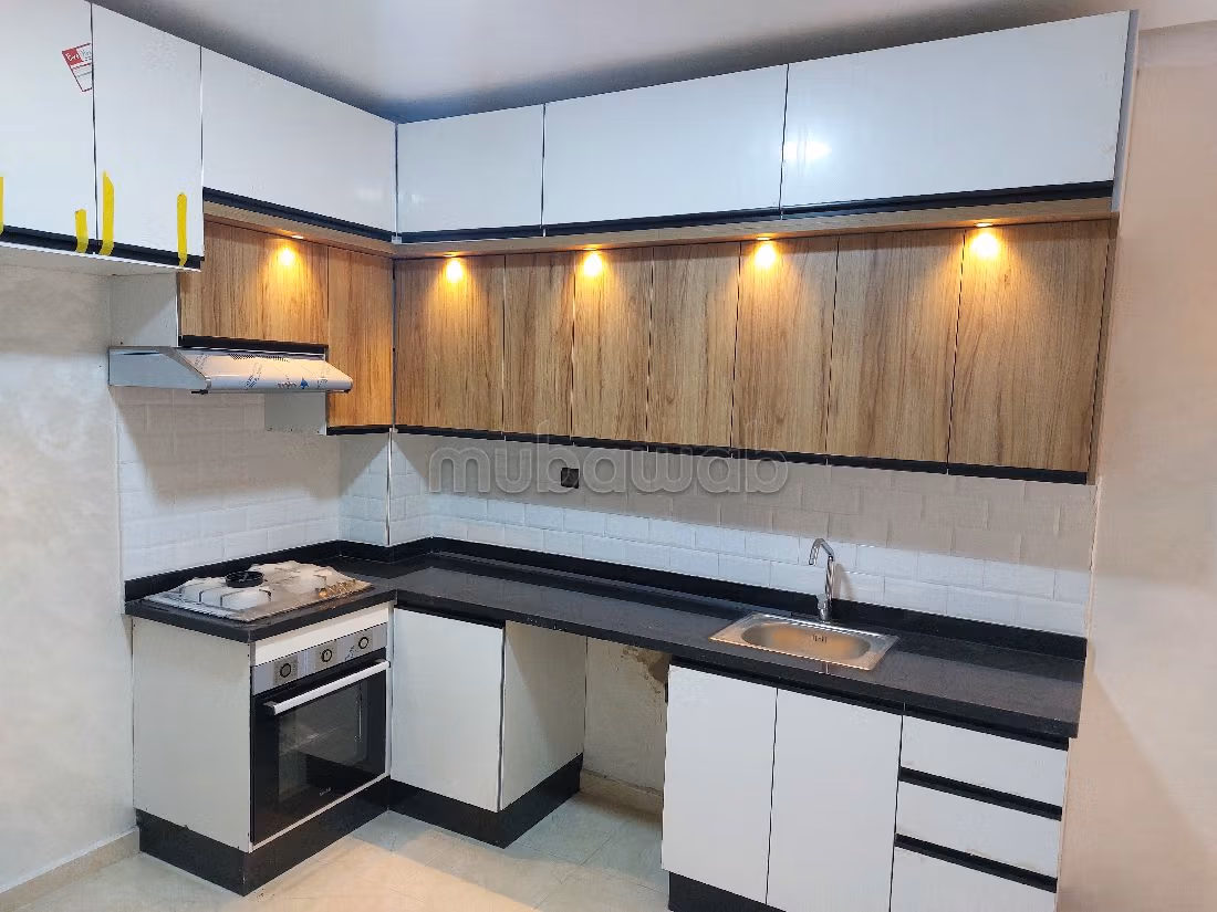 Vendita di uno splendido appartamento a Assanaouber. 2 belle camere da letto. Salotto marocchino e antenna parabolica