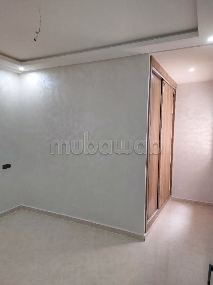 Vendita di uno splendido appartamento a Assanaouber. 2 belle camere da letto. Salotto marocchino e antenna parabolica