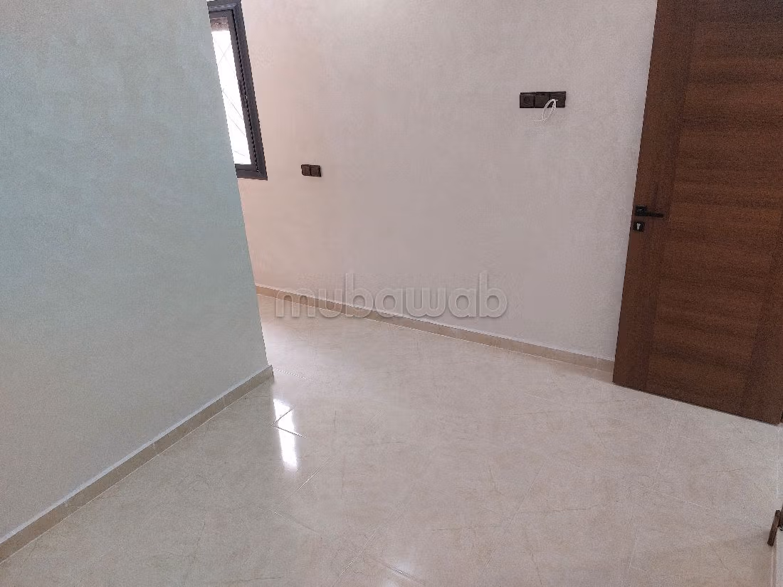 Vendita di uno splendido appartamento a Assanaouber. 2 belle camere da letto. Salotto marocchino e antenna parabolica