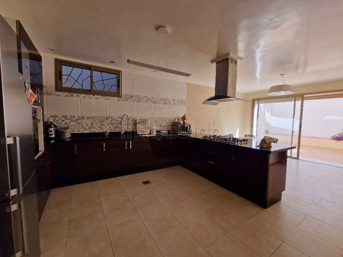 Villa's en luxe woningen beschikbaar in Route de Tahanaout. 8 Ruimtes. Gemeubileerd