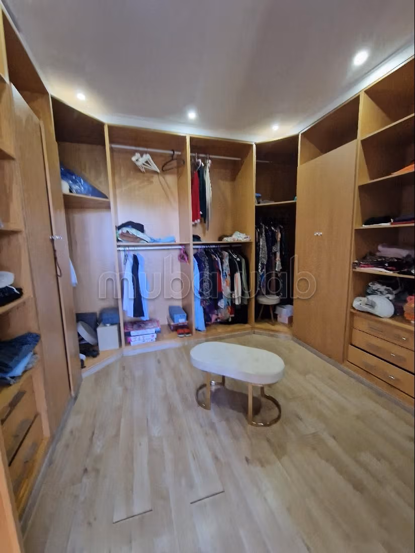 Villa's en luxe woningen beschikbaar in Route de Tahanaout. 8 Ruimtes. Gemeubileerd