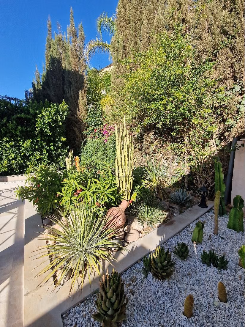 Villa's en luxe woningen beschikbaar in Route de Tahanaout. 8 Ruimtes. Gemeubileerd