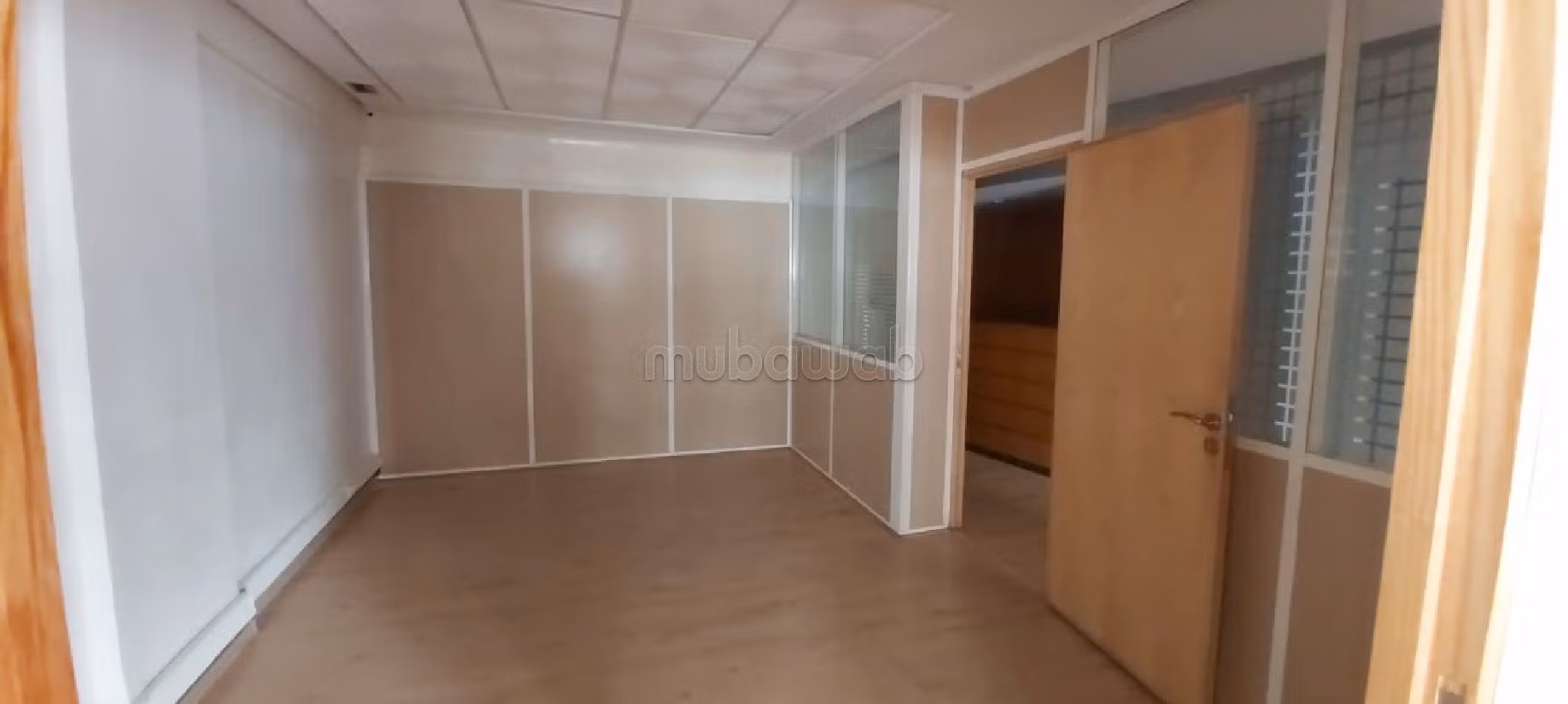 Oficinas en alquiler en Bourgogne Ouest. Área total 150 m². Con ascensor. 