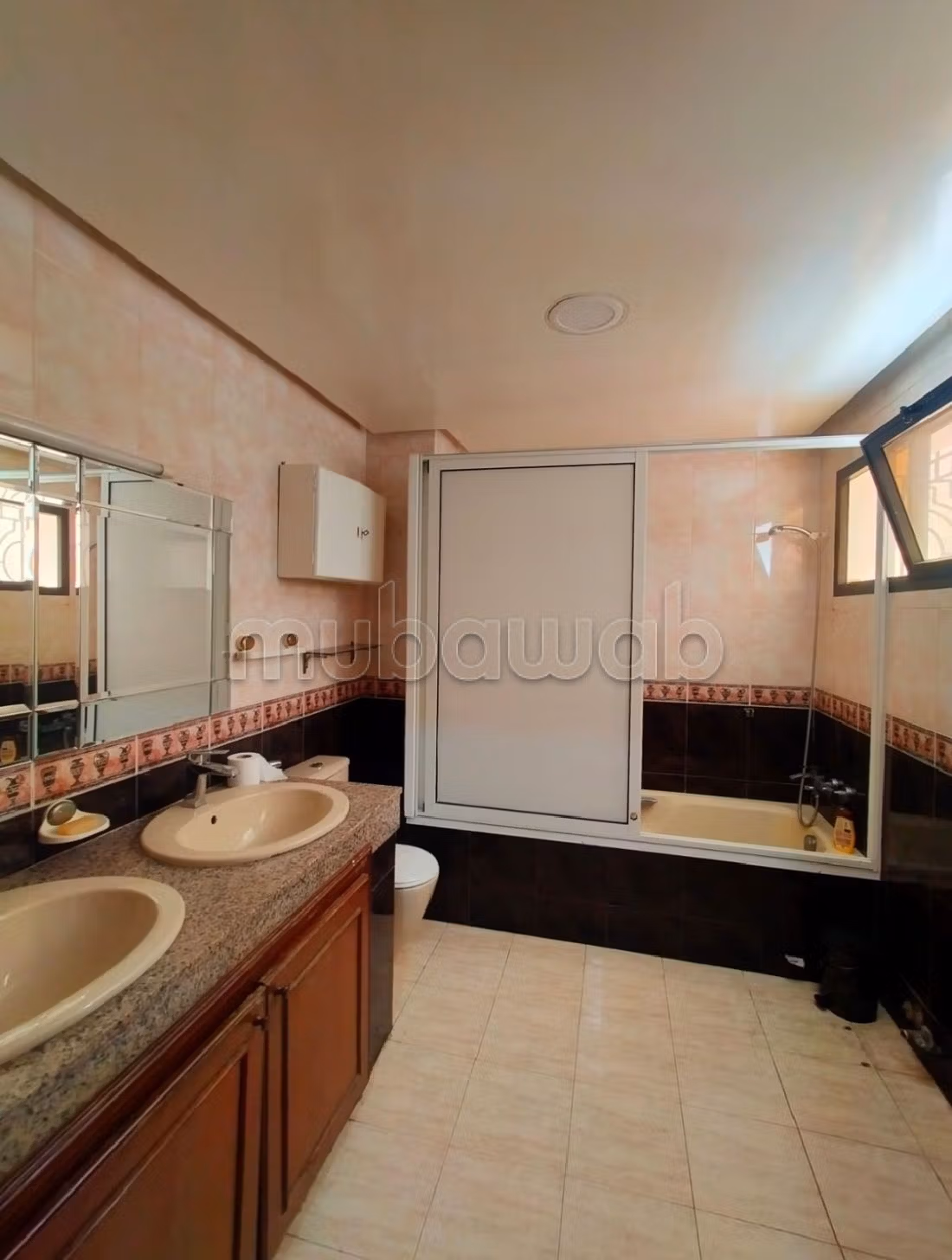 Sale of a lovely apartment in Les Hôpitaux. 3 rooms. Fireplace and caretaker service.