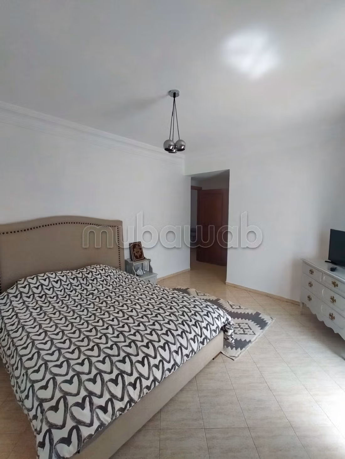 Sale of a lovely apartment in Les Hôpitaux. 3 rooms. Fireplace and caretaker service.