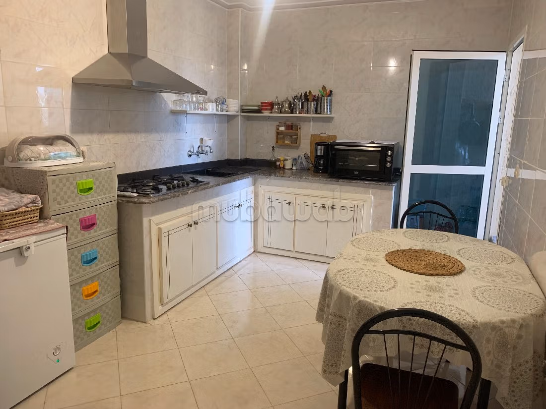 Apartment to purchase. 4 large living areas. Traditional living room, general satellite dish