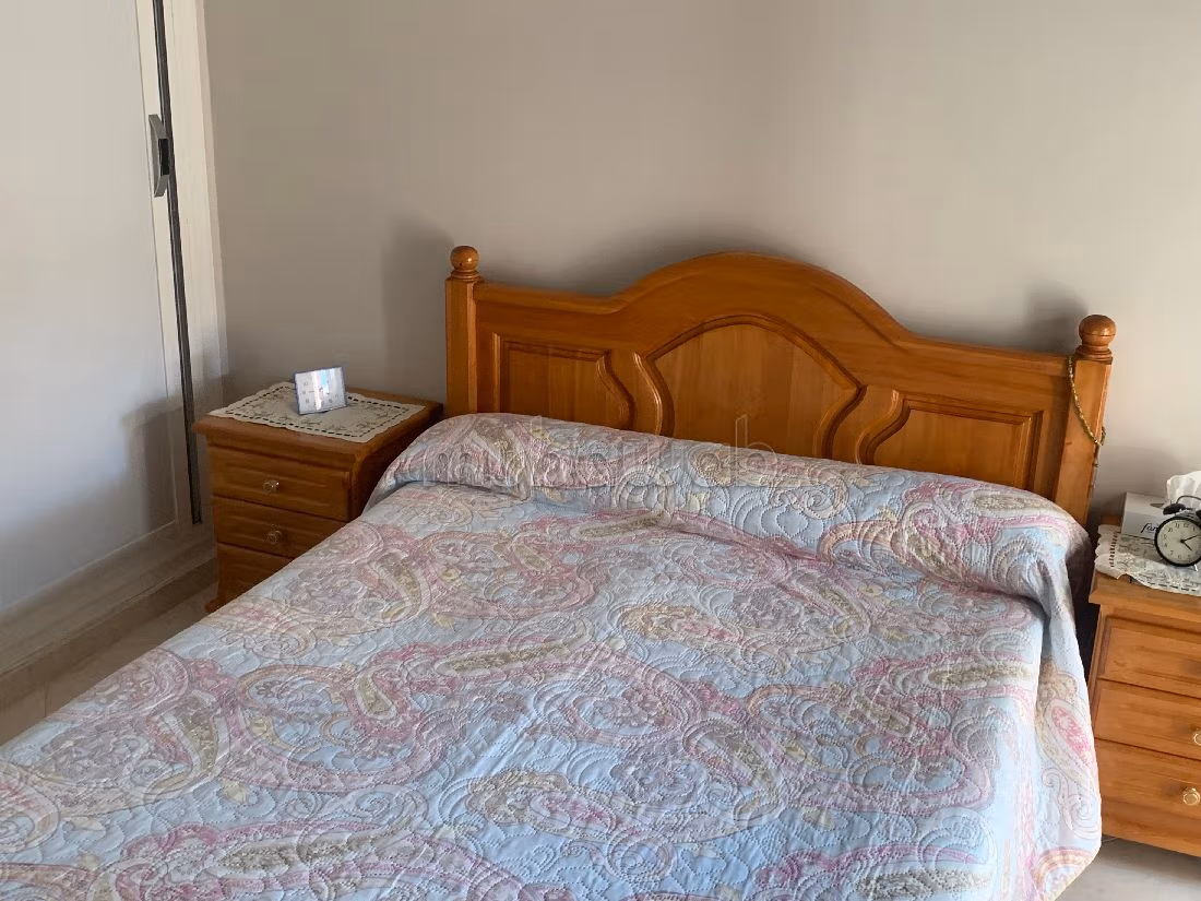 Apartment to purchase. 4 large living areas. Traditional living room, general satellite dish