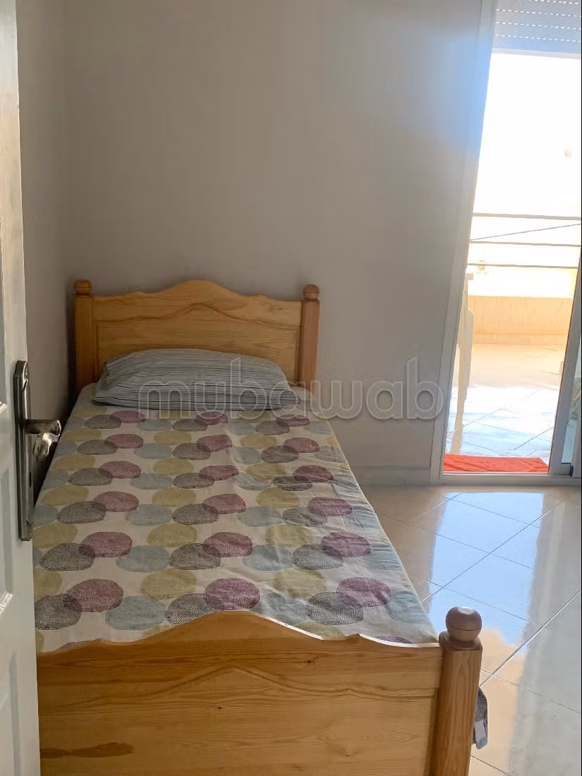 Apartment to purchase. 4 large living areas. Traditional living room, general satellite dish