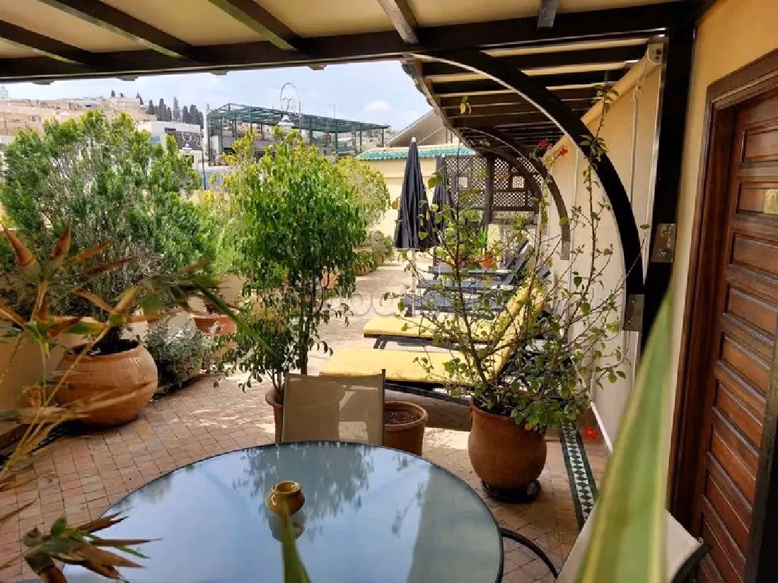 Superb riad for sale in Talaa. 16 comfortable rooms. Cellar. 