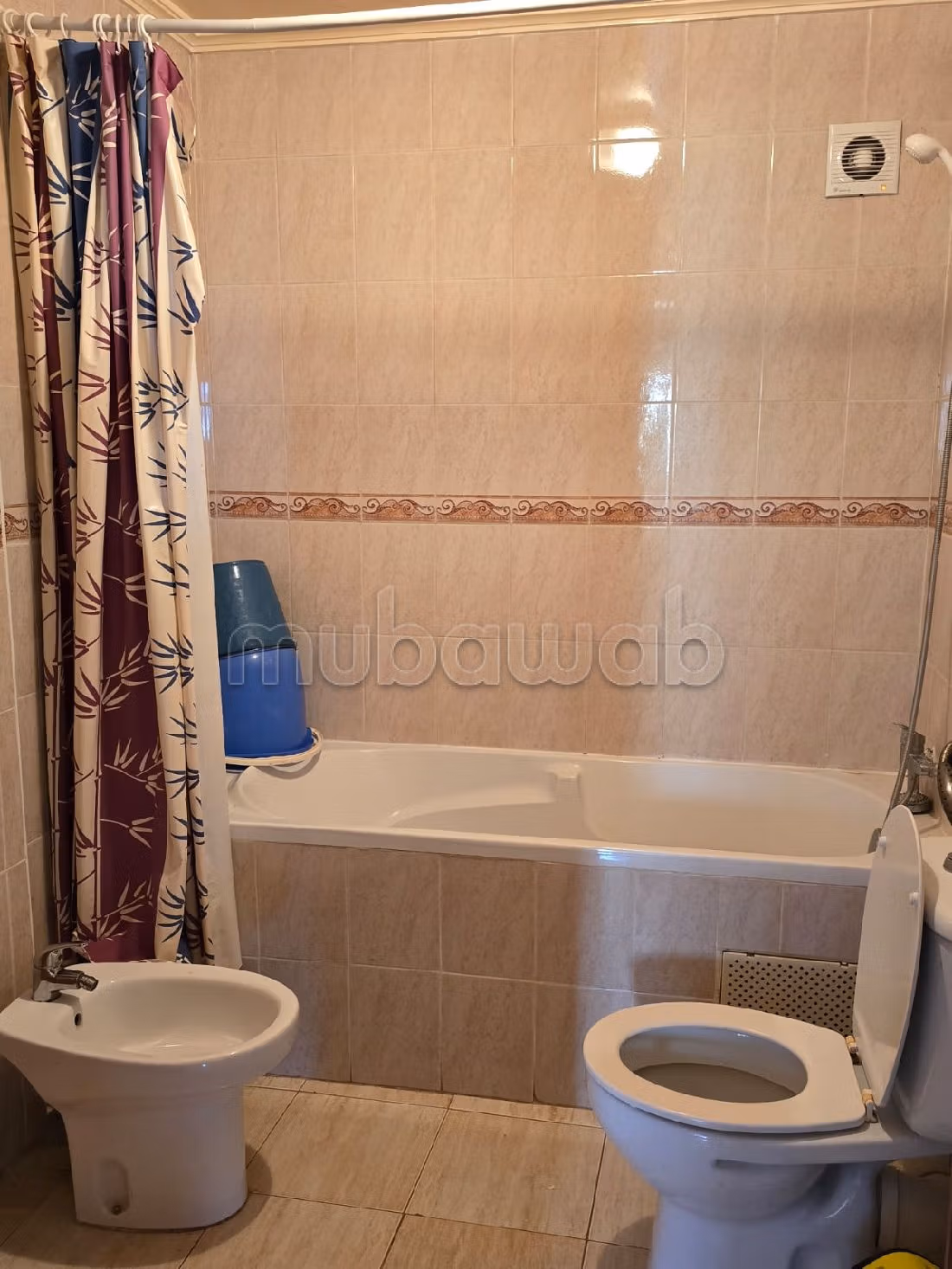 Apartments for rent in La Siesta. 3 large living areas. Satellite dish, secured residence. 