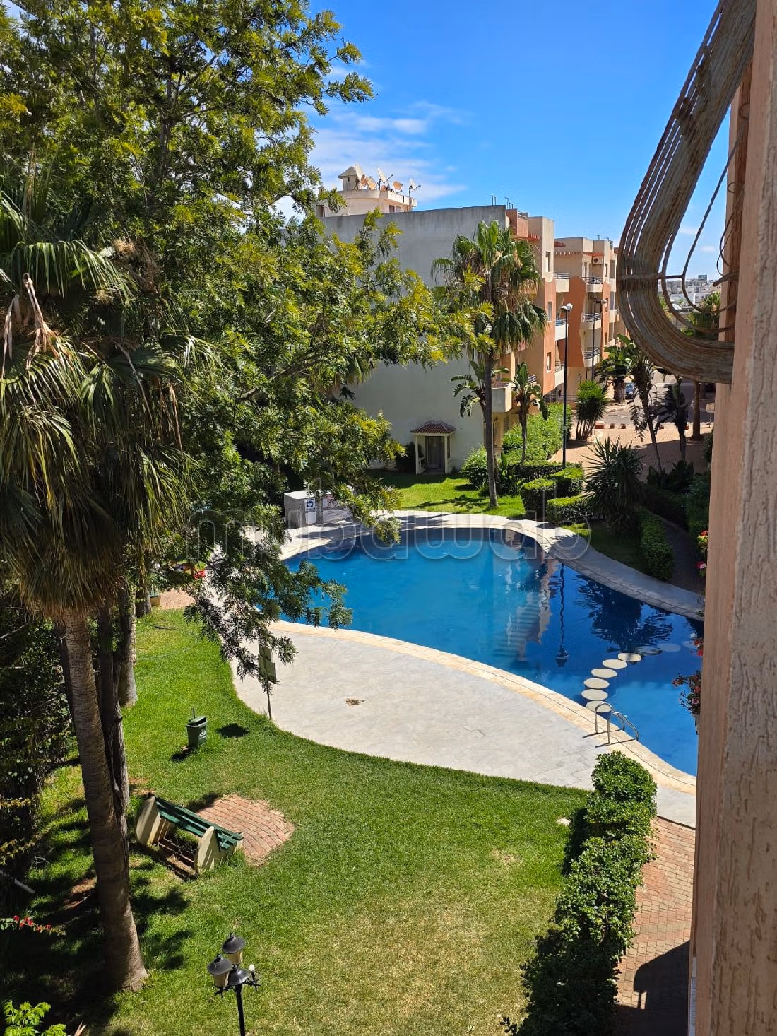 Apartments for rent in La Siesta. 3 large living areas. Satellite dish, secured residence. 