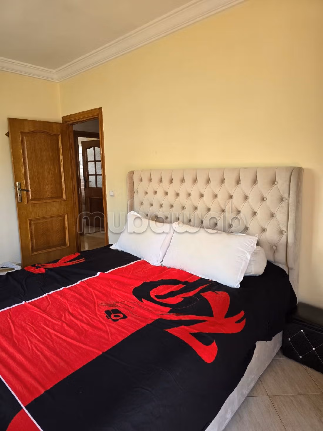 Apartments for rent in La Siesta. 3 large living areas. Satellite dish, secured residence. 