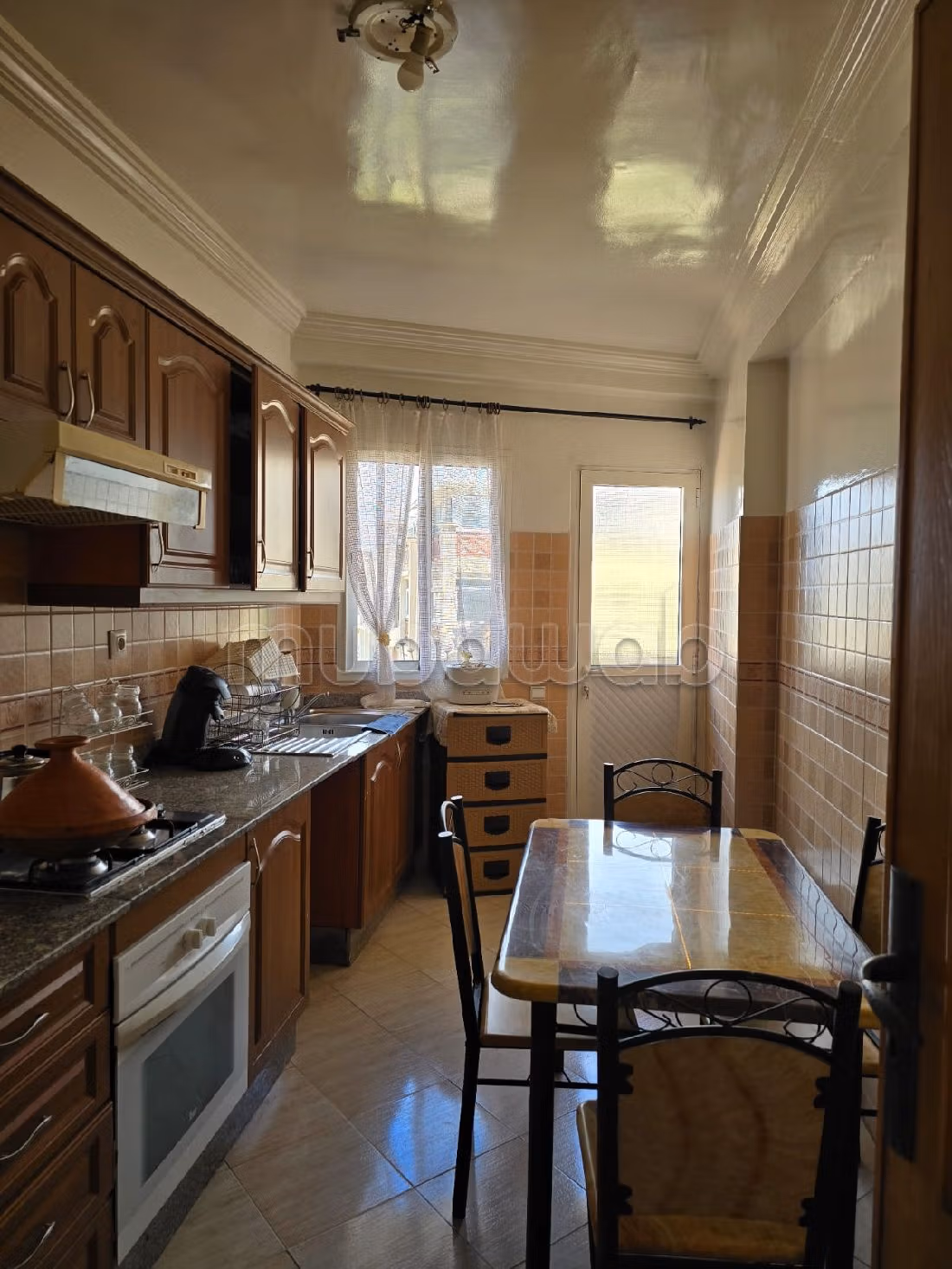 Apartments for rent in La Siesta. 3 large living areas. Satellite dish, secured residence. 