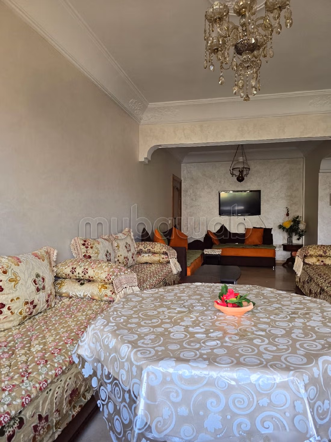 Apartments for rent in La Siesta. 3 large living areas. Satellite dish, secured residence. 