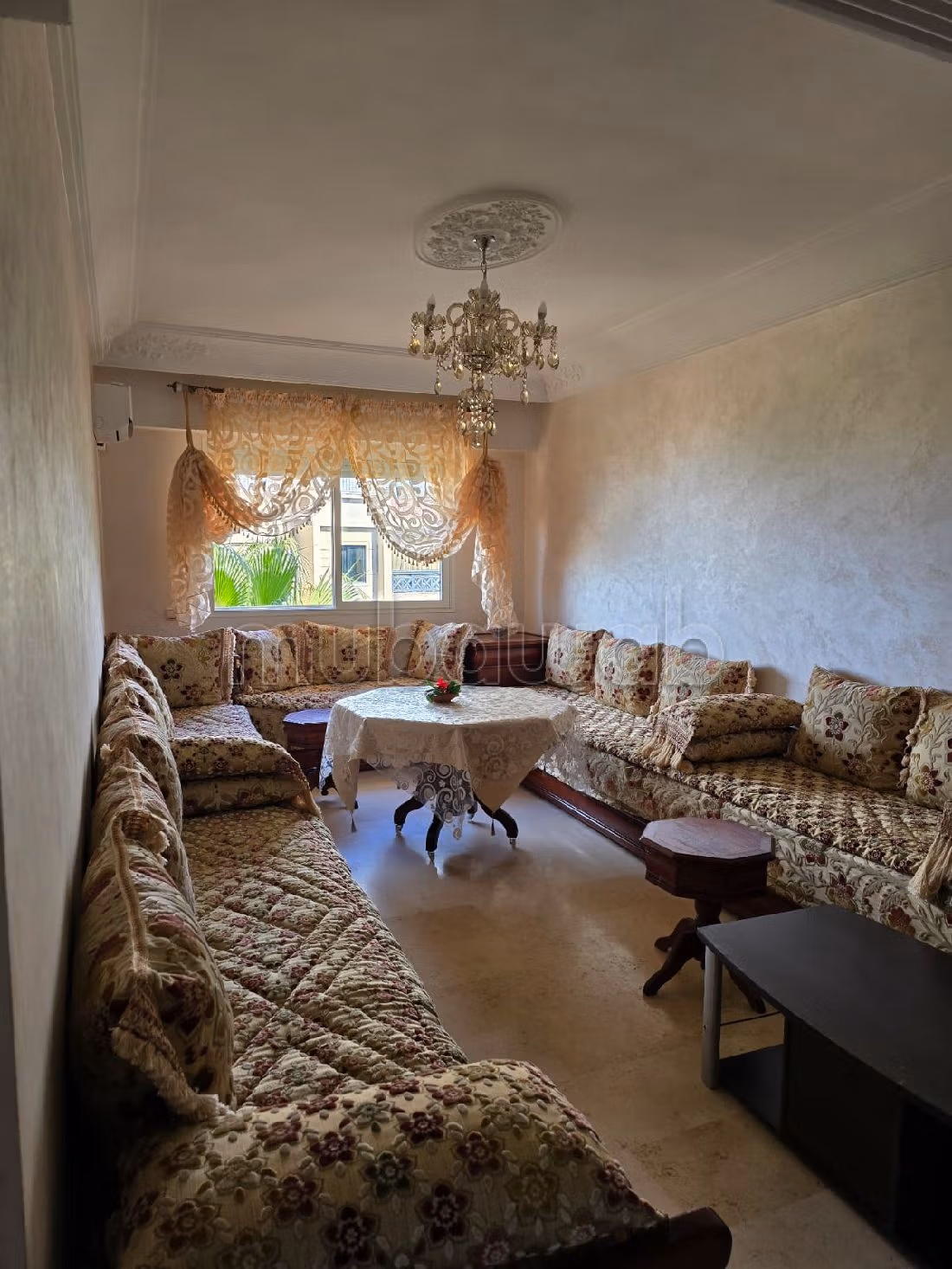 Apartments for rent in La Siesta. 3 large living areas. Satellite dish, secured residence. 
