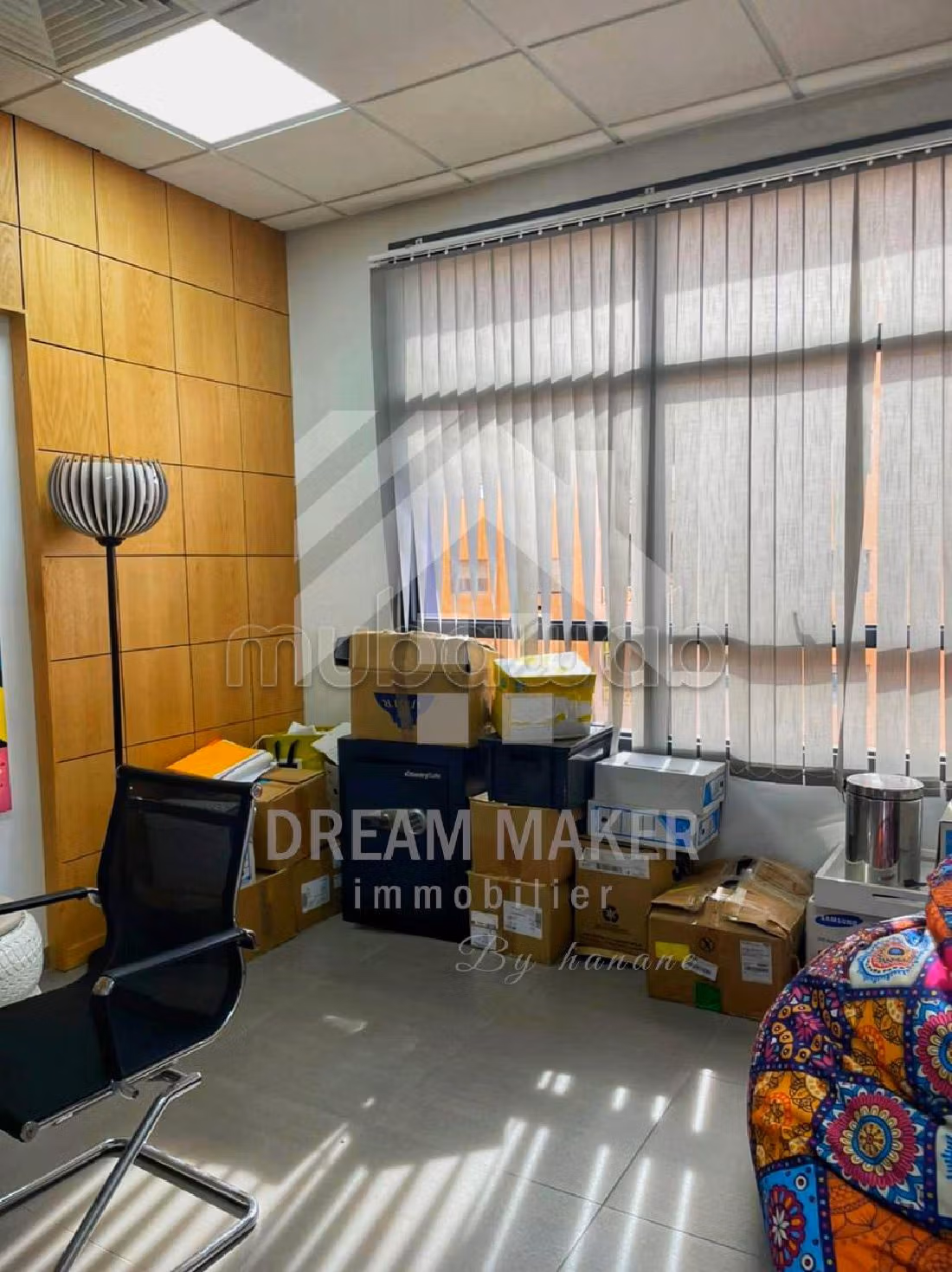 Bureau équipé a loué