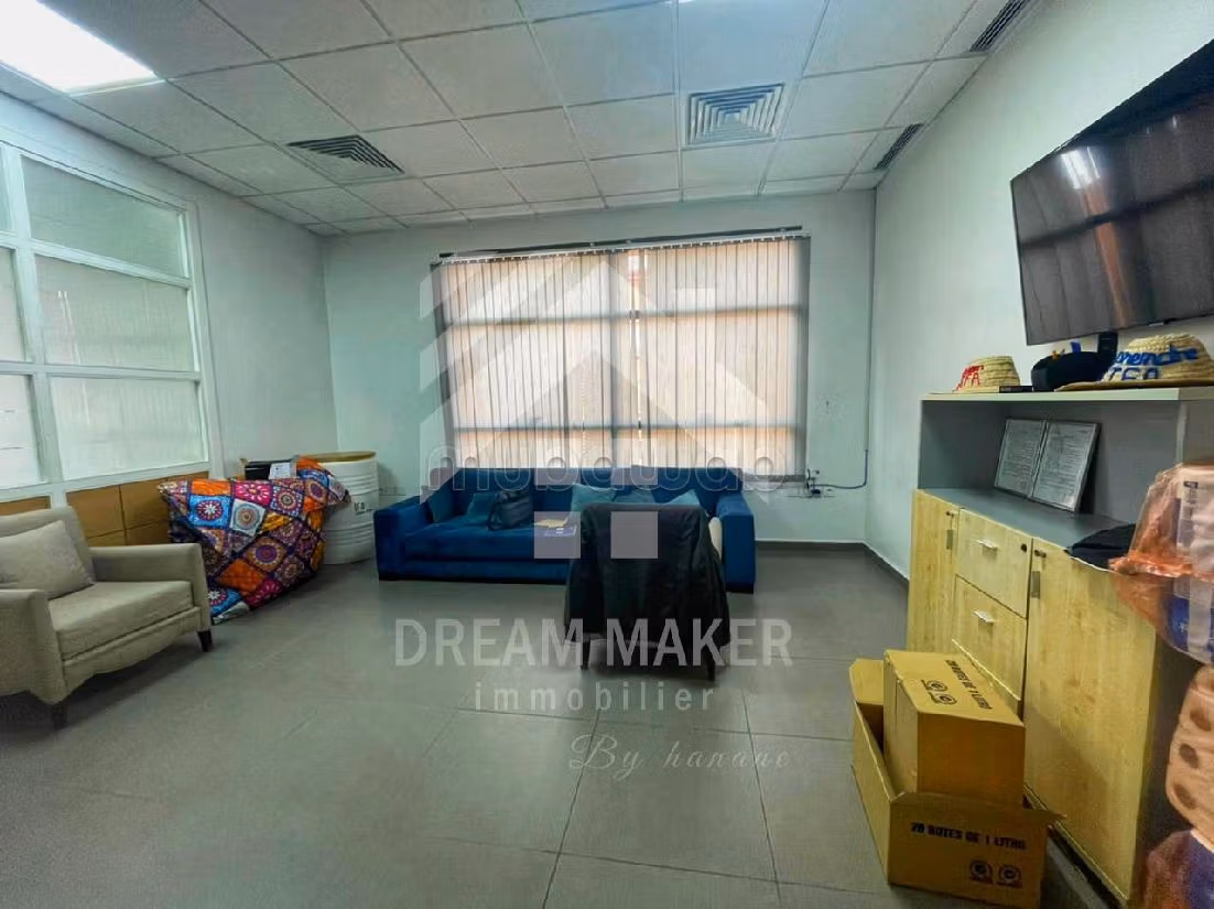 Bureau équipé a loué