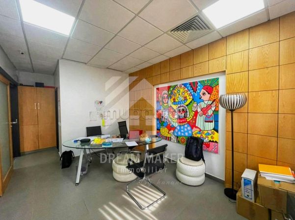 Bureau équipé a loué