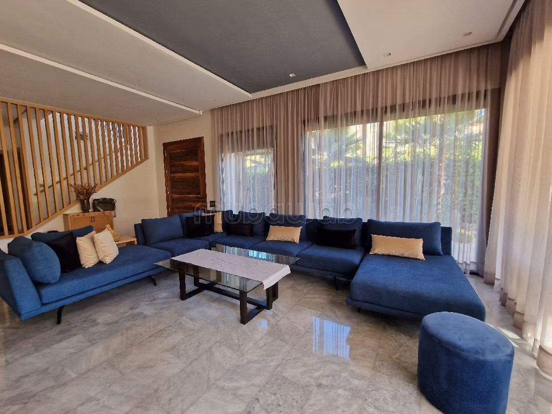 Villa's en luxe woningen om te kopen in Route de Tahanaout. Oppervlakte 798 m². Zwembad en conciërgeservice. 