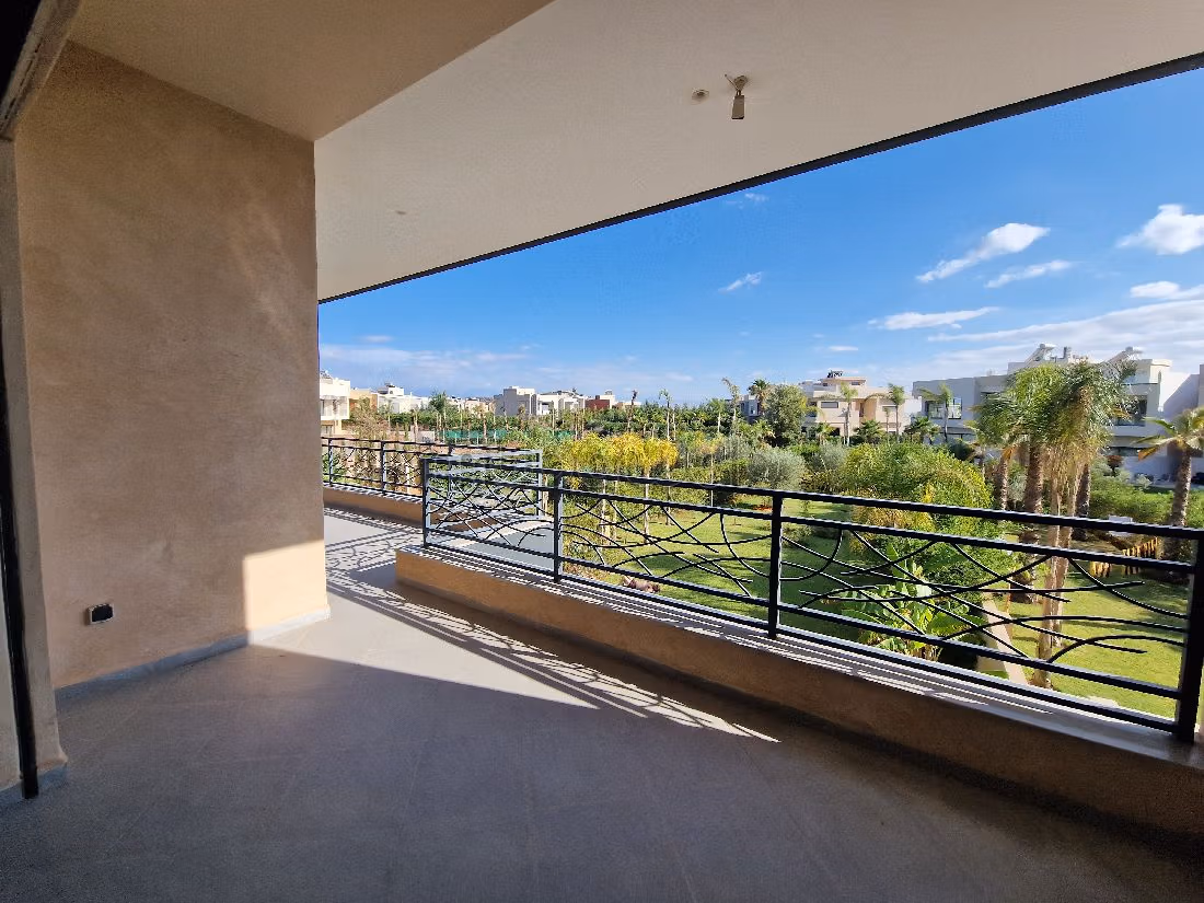 Villa's en luxe woningen om te kopen in Route de Tahanaout. Oppervlakte 798 m². Zwembad en conciërgeservice. 