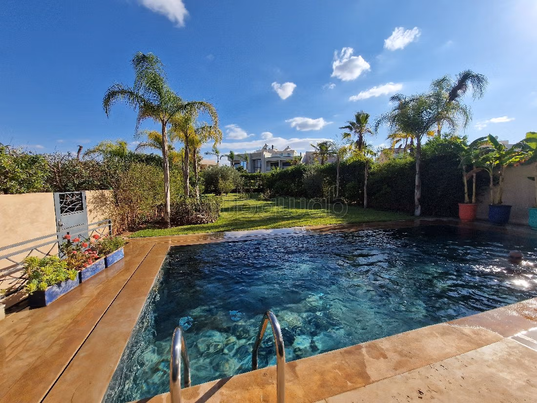 Villa's en luxe woningen om te kopen in Route de Tahanaout. Oppervlakte 798 m². Zwembad en conciërgeservice. 