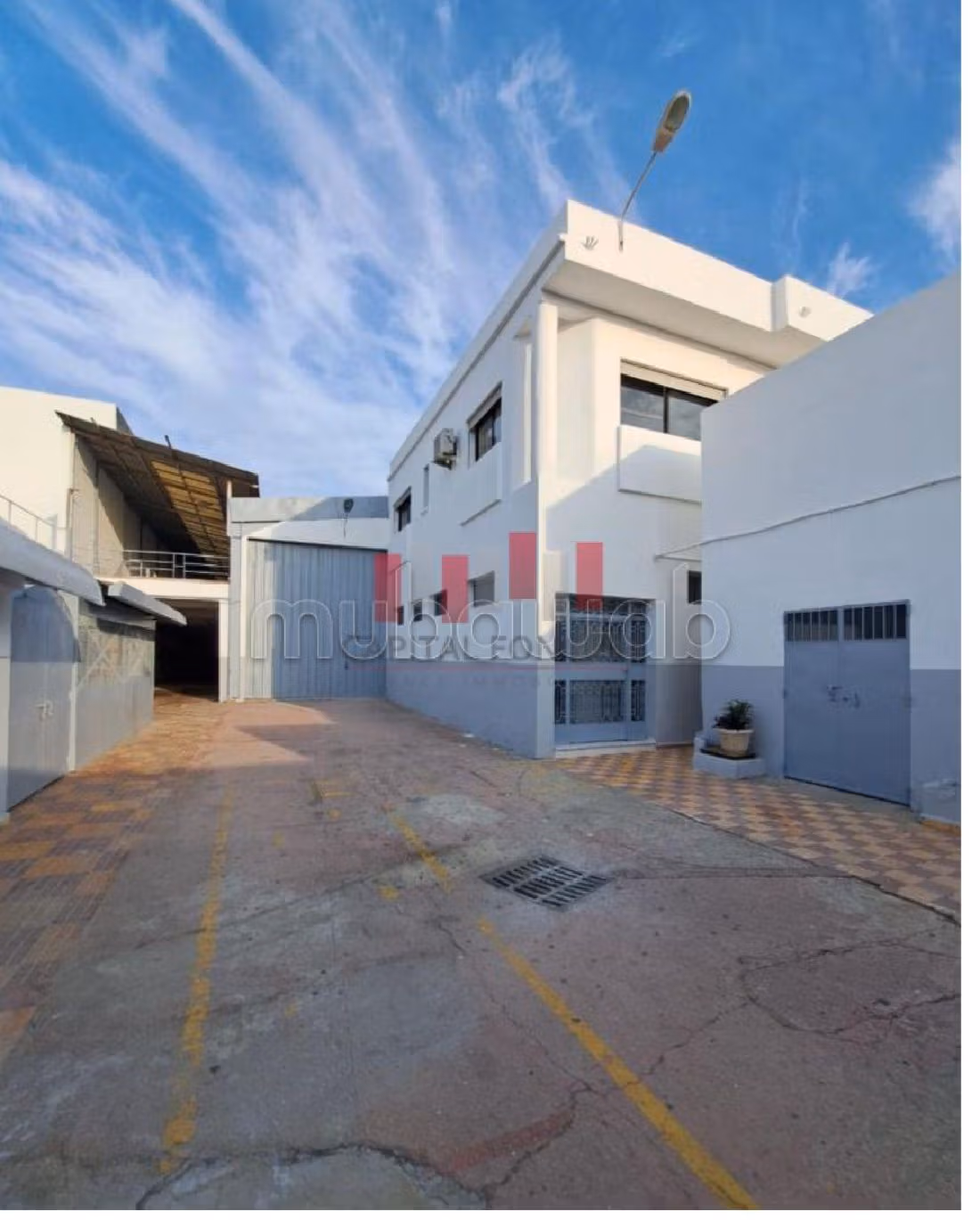 Nu huren: commercieel vastgoed. Oppervlakte 4500 m²