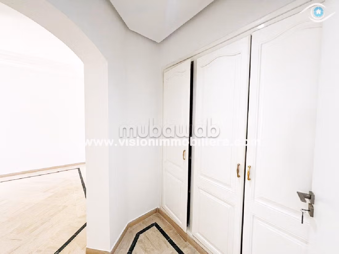 Villa de luxe à vendre à Hammamet Sud. 4 pièces confortables. Climatisation et piscine